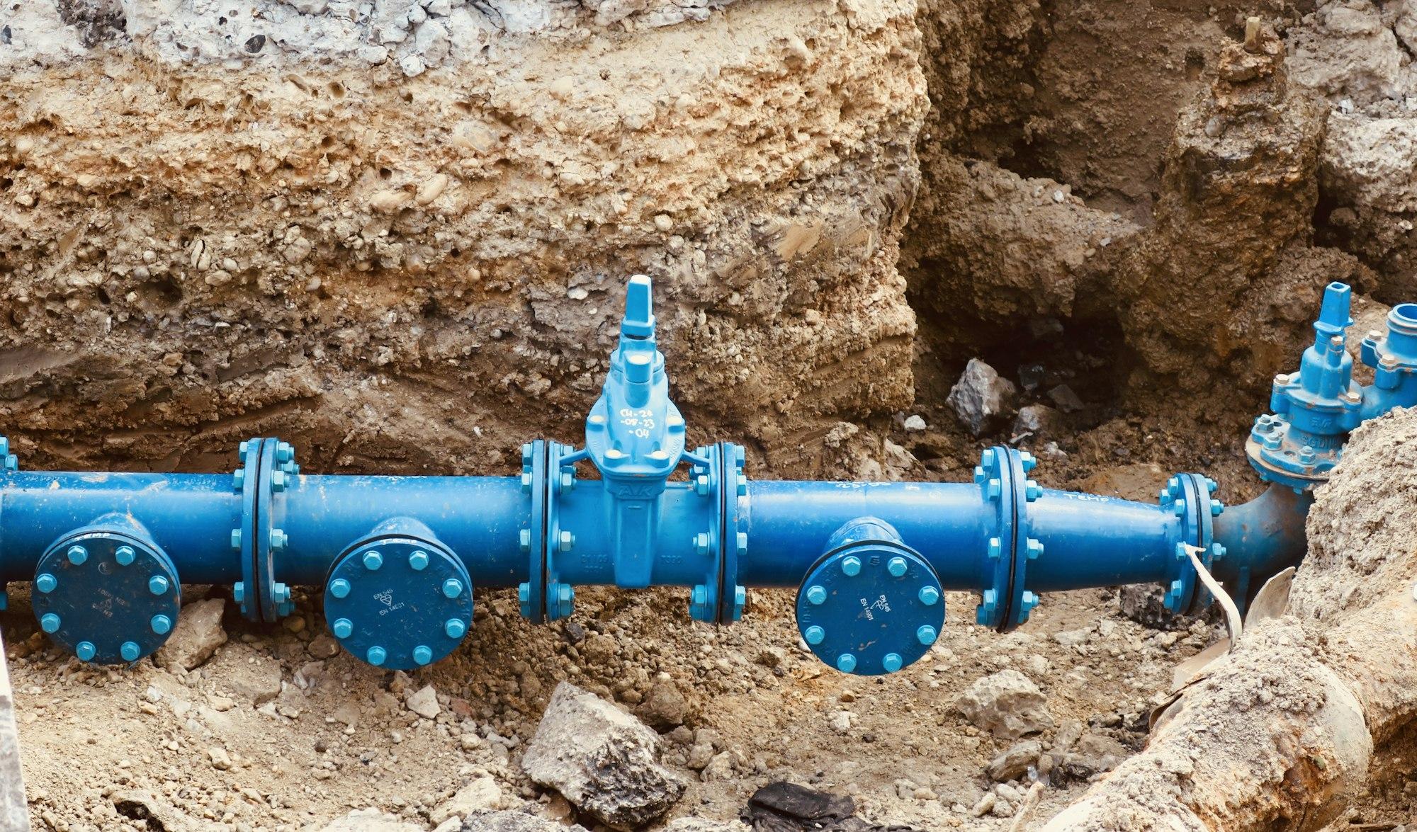 Trench and pipes during a dewatering operation